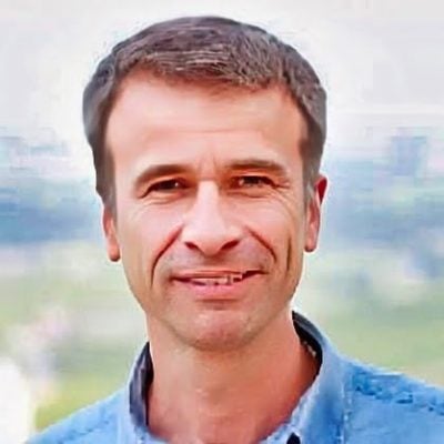 Renaud Vidal Renaud Vidal, membre du bureau de l'association L'humain au cœur du soin.